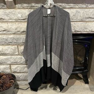CJ Banks cape gray black one size